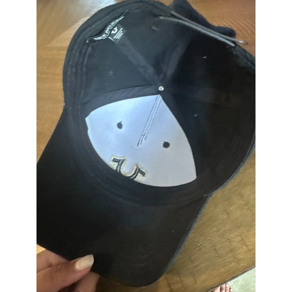 True Religion Mens Horseshoe Logo Snapback Baseball Hat Black Gold One Size